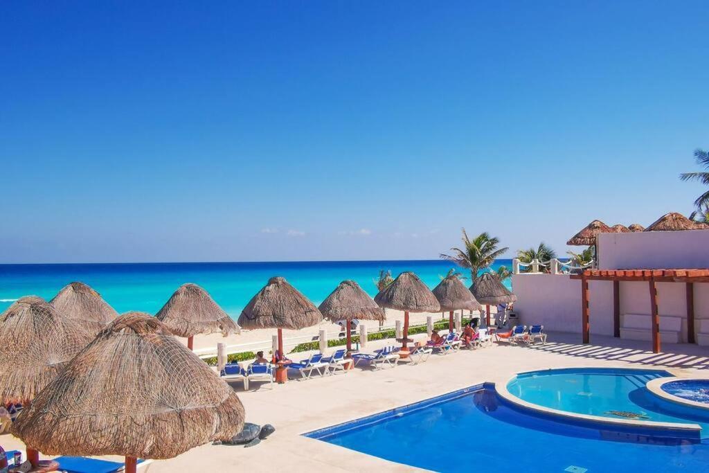 Villa Aurora Beautiful Beachfront Apartment Cancún Esterno foto