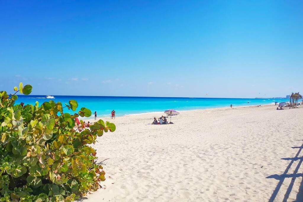 Villa Aurora Beautiful Beachfront Apartment Cancún Esterno foto